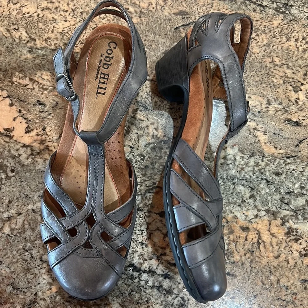 Cobb Hill by New Balance Gray Leather T-Strap Block Heel Sandals